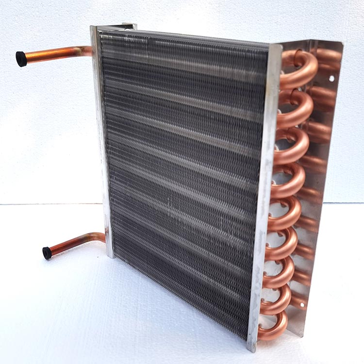 Kondensator und Verdampfer mit Lamellenrohren aus Kupfer und Aluminium